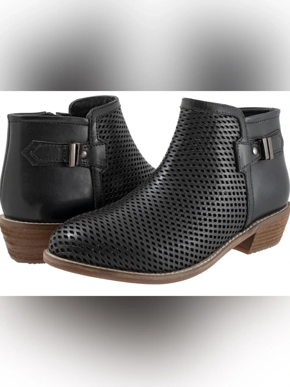 NWOB SoftWalk Women's Rimini Perforated Zip Up Leather Comfort Bootie Sz 7.5